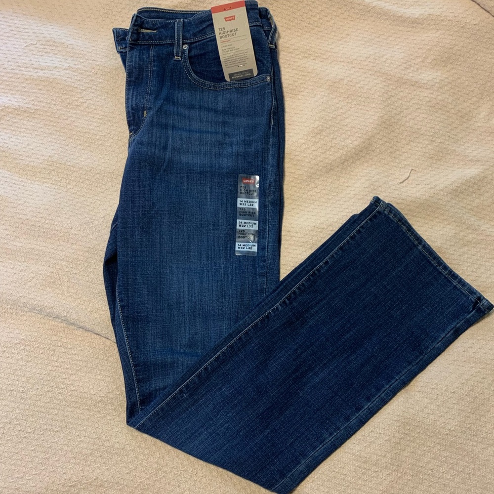 Levi’s 725 Bootcut Jeans.